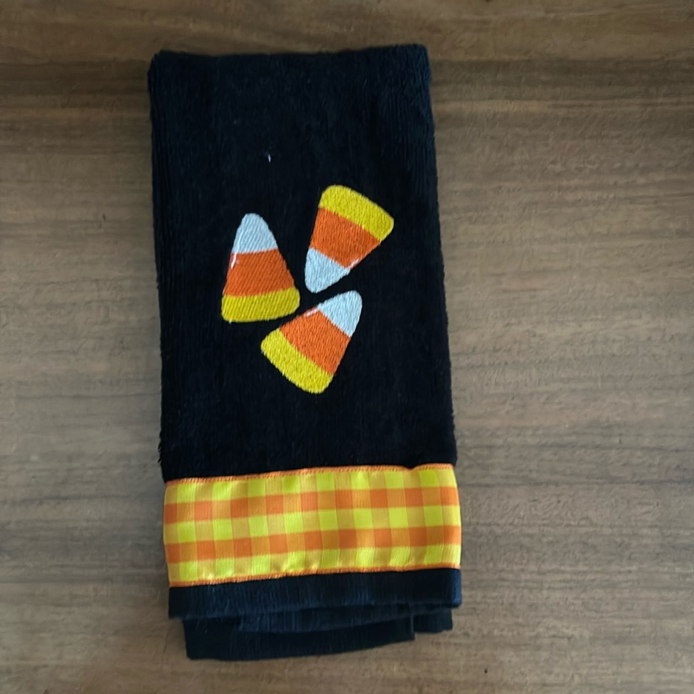 Halloween fingertip towel